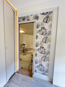 Photo de galerie - Remplacement de peinture décorative et de papier peint, avec cadre en bois