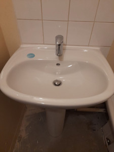 Photo de galerie - Pose lavabo et baignoire meuble 










