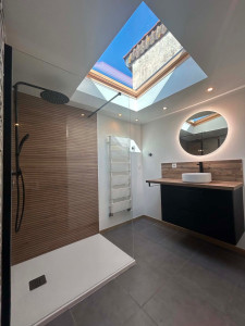 Photo de galerie - Réalisation d’une salle de bain complète.