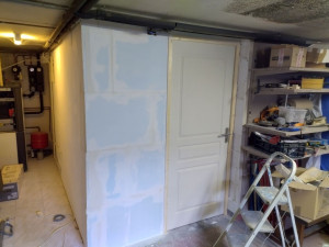 Photo de galerie - Montage de murs et porte
