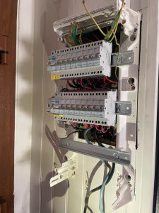 Photo de galerie - Mise en normes de tableau électrique 