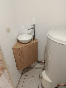 Photo de galerie - Installation petit meuble lave-mains 