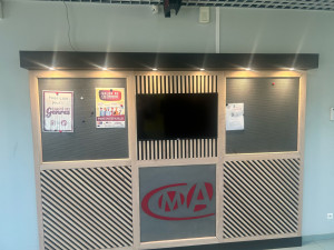 Photo de galerie - Pose de spot pour un panneau d’affichage 