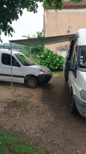 Photo de galerie - Même quand il pleut je peux arriver à
 travailler. 
