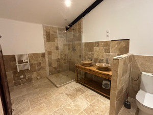 Photo de galerie - Renovation creation : pose travertin pour salle de bain 