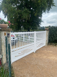 Photo de galerie - Pose portail battant 