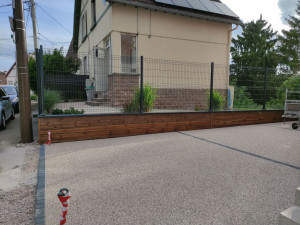 Photo de galerie - Habillage muret et pose de grillage rigide 