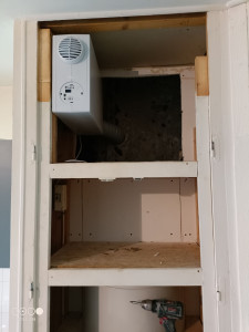 Photo de galerie - Installation d'une VMI pour traiter l'humidité et assainir un appartement 