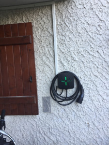 Photo de galerie - Installation d’une borne de charge pour véhicules électriques à domicile