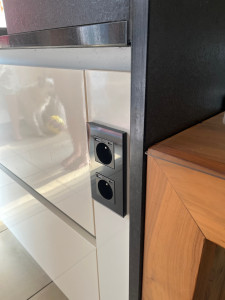 Photo de galerie - Installation d’une prise double + USB , finition verre 