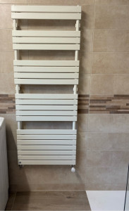 Photo de galerie - Fin de pose du sèche serviette 