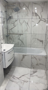 Photo de galerie - Installation de baignoire à la place d’une cabine à douche dans le moindre espace travail, qualifié et efficace