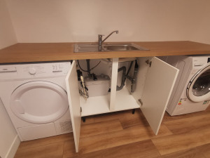 Photo de galerie - Pose évier et alim machine à laver avec évacuation moteur sanibroyeur 