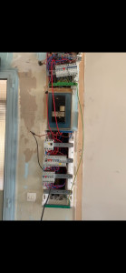 Photo de galerie - Déplacement d’un tableau électrique triphasé sur un nouveaux tableaux électrique avec remise aux normes (photo prise en cours de déplacement sans la remise aux normes)