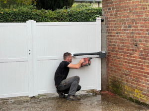 Photo de galerie - Installation de motorisation de portail