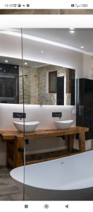 Photo de galerie - Salle de bain avec double vasque et grand miroir hôtel iBis 