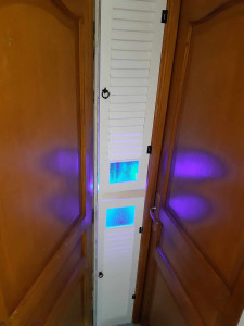 Photo de galerie - Réalisation de porte à clair voie avec éclairage led 