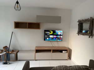 Photo de galerie - Montage meuble télé plus fixation de la télé 