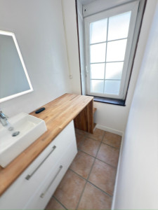 Photo de galerie - Pose d’ameublement de salle de bain et peinture 