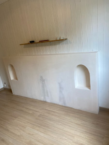 Photo de galerie - (platrerie )tête de lit avec dê niches en arche 