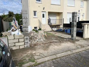 Photo de galerie - Montage de pilier pour pour poteau à fin de prévoir un portail. n’hésiter pas me contacter, vous avez des idées, je suis disponible à les réaliser.