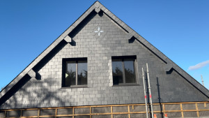 Photo de galerie - Essentage ardoise et appuie de fenêtre 