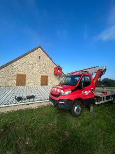 Photo de galerie - Rénovation tuile de rive remplacement chevron création de moraine d'étanchéité