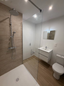 Photo de galerie - Rénovation complète d’une salle de bain pour logement locatif 