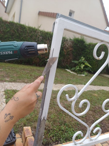 Photo de galerie - Décapage peinture portail 