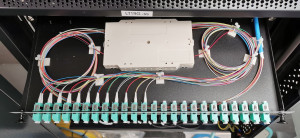 Photo de galerie - Raccordement tiroir fibre optique