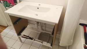 Photo de galerie - Pose d'un meuble suspendue + lavabo + robinetterie + branchement à l'eau