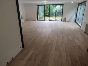 Photo de galerie - Installation professionnelle de parquet. Travail soigné, finitions impeccables et satisfaction client garantie. N’hésitez pas à me contacter pour un devis gratuit !