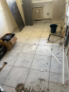 Photo de galerie - évacuation carrelage avant travaux