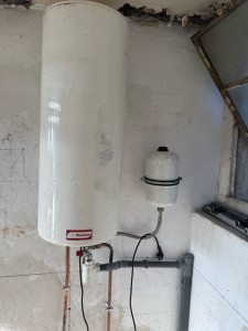 Photo de galerie - Installation d’un cumulus et d’un vase d’expansion 