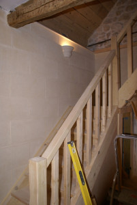 Photo de galerie - Pose d'un escalier (marches découpées sur mesure en scierie)