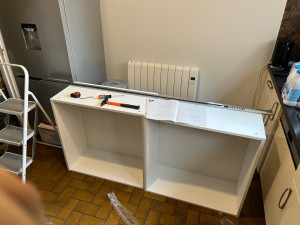 Photo de galerie - Perçage et fixation au mur de caisson IKEA de cuisine 