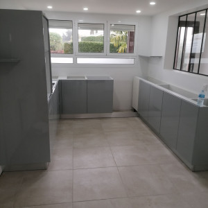 Photo de galerie - Pendant les travaux,, fenêtres changées, verrière posée, électricité, plomberie, carrelage tout est refait à neuf !!
