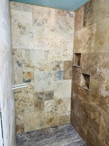 Photo de galerie - Pose , complète de travertin douche 