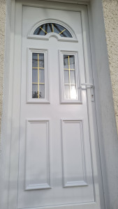 Photo de galerie - Pose de portes et volets plus velux et fenêtres. 