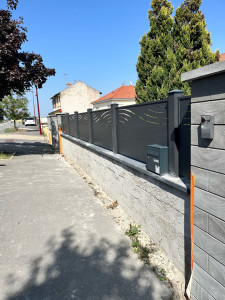 Photo de galerie - Pose portail motorisé,portillon avec visio , et palissade aluminium 