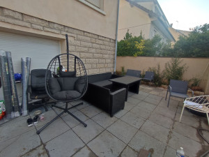 Photo de galerie - Montage balancelle œuf suspendu + grand salon salon de jardin avec table 1/2