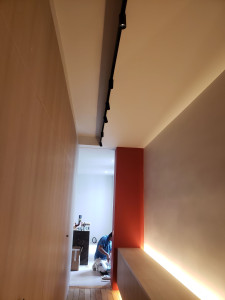 Photo de galerie - Installation rail et led lumineuse meuble 