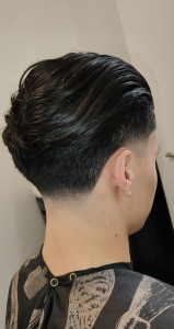 Photo de galerie - Taper fade classic cheveux mi long.
