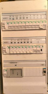 Photo de galerie - Installation tableau Electrique (photo prise avant finition) 