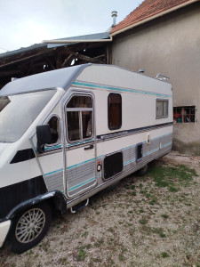 Photo de galerie - Rénovation toit de camping car et instalation d'un paneau solaire qui alimente la batterie cellule