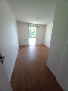 Photo de galerie - Mise en peinture des murs et pose de parquet 