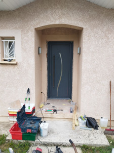 Photo de galerie - Pose d'une nouvelle porte d'entrée en aluminium 