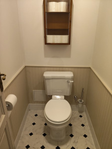 Photo de galerie - Pose d'un wc vintage avec reprise de l'alimentation et de la vidange 