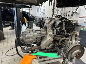 Photo de galerie - Dépose moteur panamera gts pour remplacement pont avant 