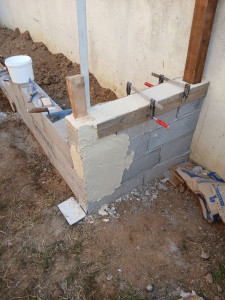 Photo de galerie - Montage du mur d angle et début d enduit